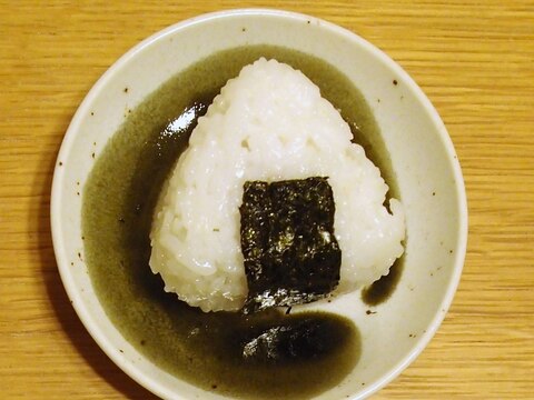 余った納豆の辛子を活用☆ウィンナーと辛子のおにぎり